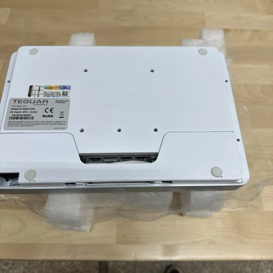 Промышленный компьютер TP-4040-10 Fanless Panel PC. This industrial computer has — фото лота 1