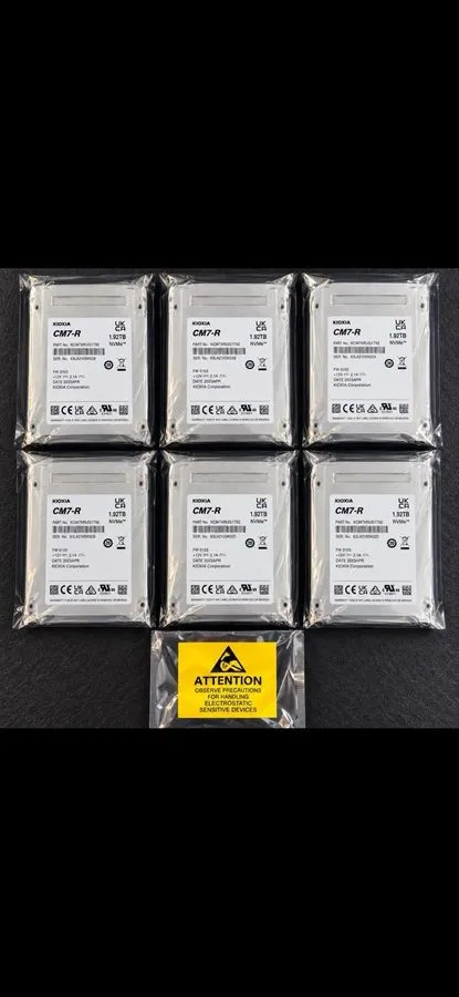 SSD-накопитель KIOXIA CM7-R 1.92TB U.3/U.2 NVMe PCIe 5.0/4.0 Enterprise SSD 14GB — фото лота 1