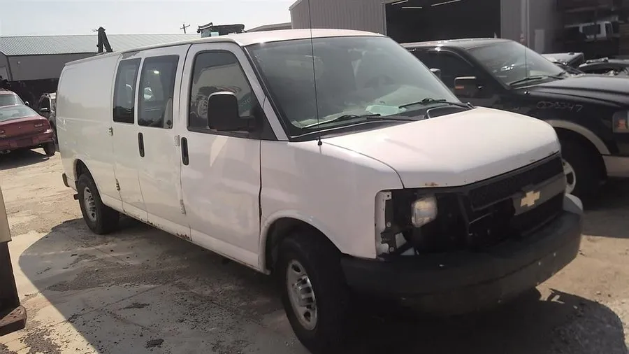 Складское оборудование Fuse Box Engine With Trailer Harness для 10-11 EXPRESS 15 — фото лота 1