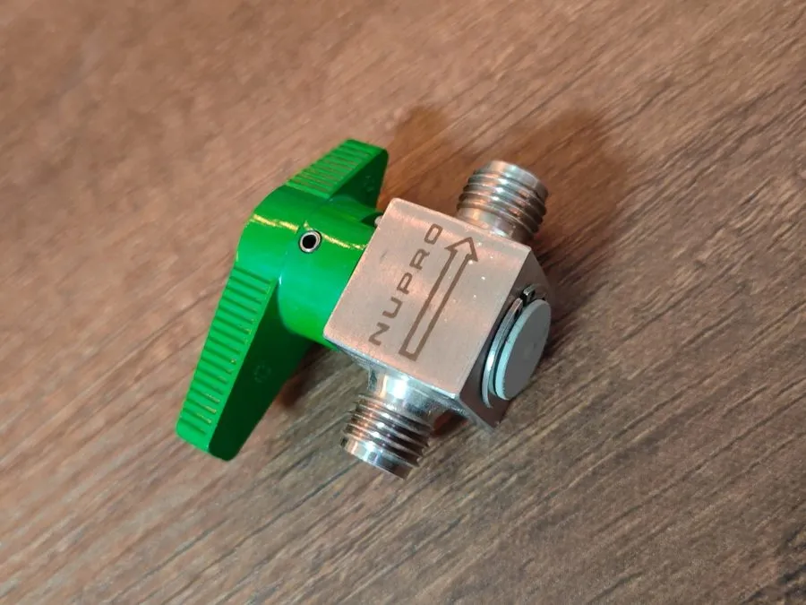 Клапан SWAGELOK SS-4P4T QUARTER TURN PLUG VALVE 1/4" TUBE OD 316SS