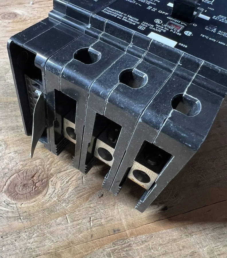 Автоматический выключатель EGB34040SA Square D 40 Amp 480V 3 Pole 120V Shunt Tri