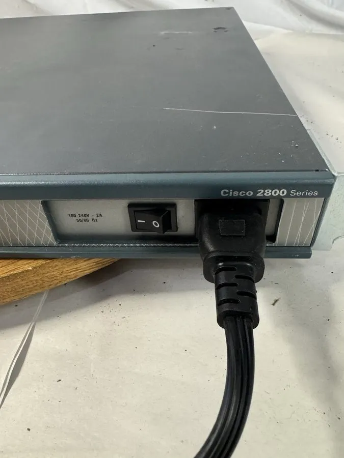 Маршрутизатор Cisco 2851 Gigabit 2-Port 10/100 Wired Router w/ WIC-1DSU-T1-V2 — фото лота 1