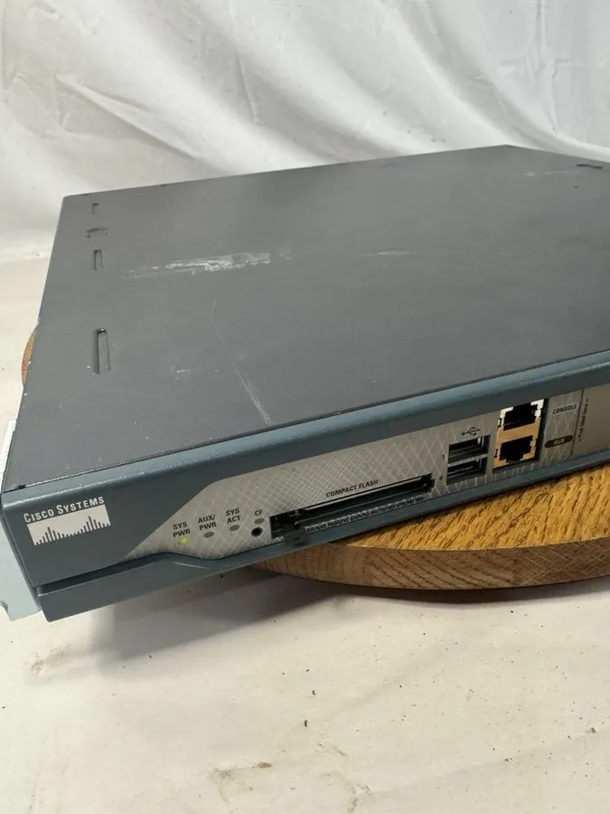 Маршрутизатор Cisco 2851 Gigabit 2-Port 10/100 Wired Router w/ WIC-1DSU-T1-V2 — фото лота 2