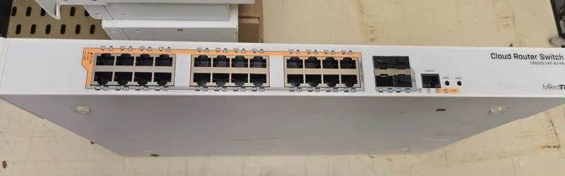 Коммутатор Mikrotik CRS328-24P-4S+RM 24 Port Gigabit Ethernet Router/switch PoE 