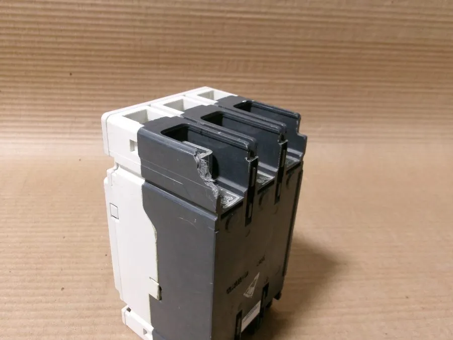 Автоматический выключатель Siemens HEG HEG3B070 3 Pole 70 Amp 480V Circuit Break