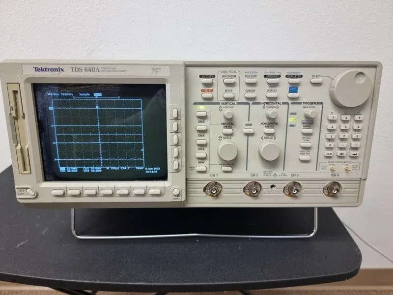Осциллограф Tektronix TDS 640A 4-Ch 500MHz 2GS/s Digitizing Oscilloscope Opts 05