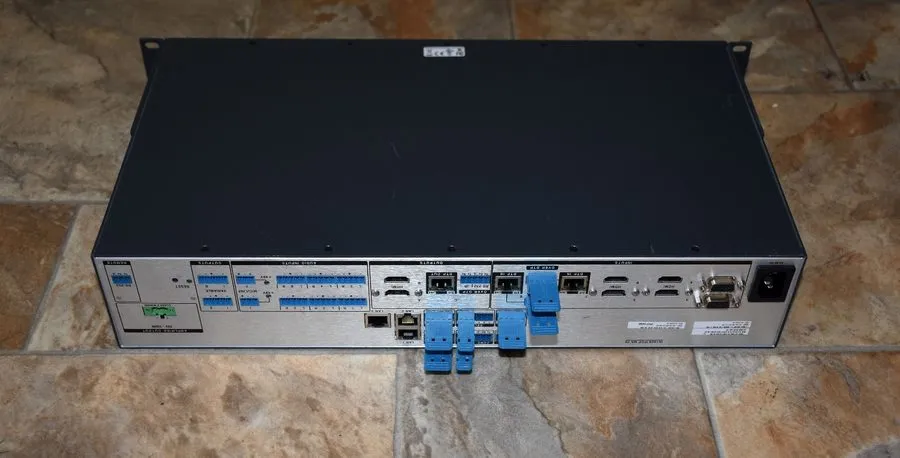 Видеокоммутатор Extron IN1608 DTP 330 Extension Scaling Presentation Switcher