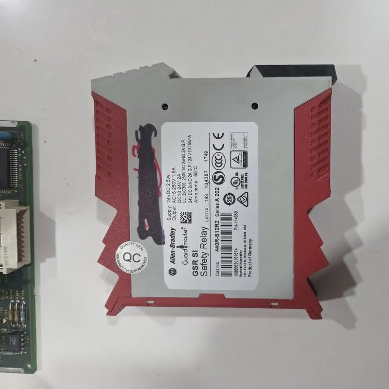 Реле безопасности 440R-S12R2 Allen Bradley Guardmaster Single Input Safety Relay — фото лота 1