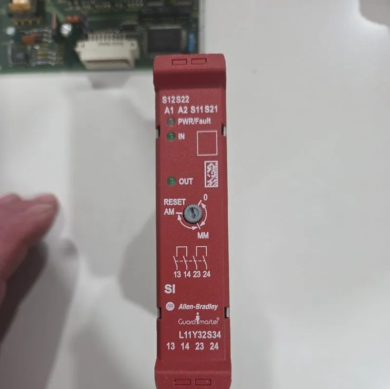 Реле безопасности 440R-S12R2 Allen Bradley Guardmaster Single Input Safety Relay — фото лота 3