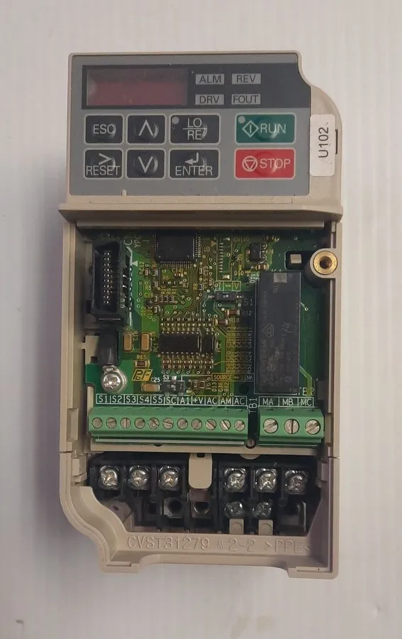Частотный преобразователь Yaskawa CIMR-JCBA0002BMA AC Drive J1000