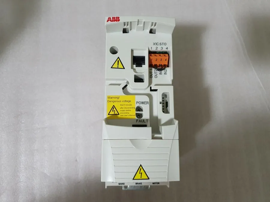 Частотный преобразователь ABB ACS355-03U-04A7-2 LV AC DRIVE 240VAC 7.6A 1HP WOW