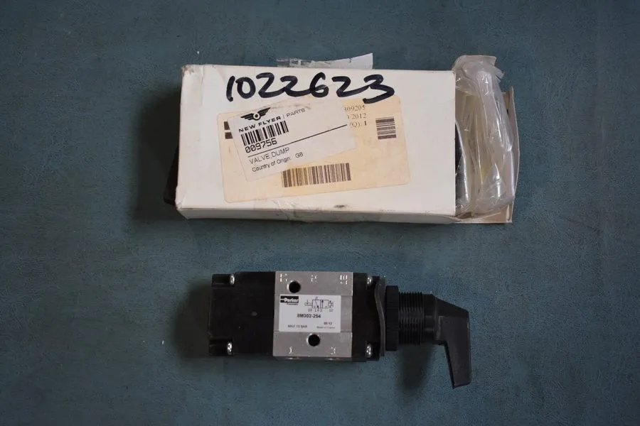 Электромагнитный клапан Parker Manual Pneumatic Solenoid Valve 8M302-254 Flyer 0