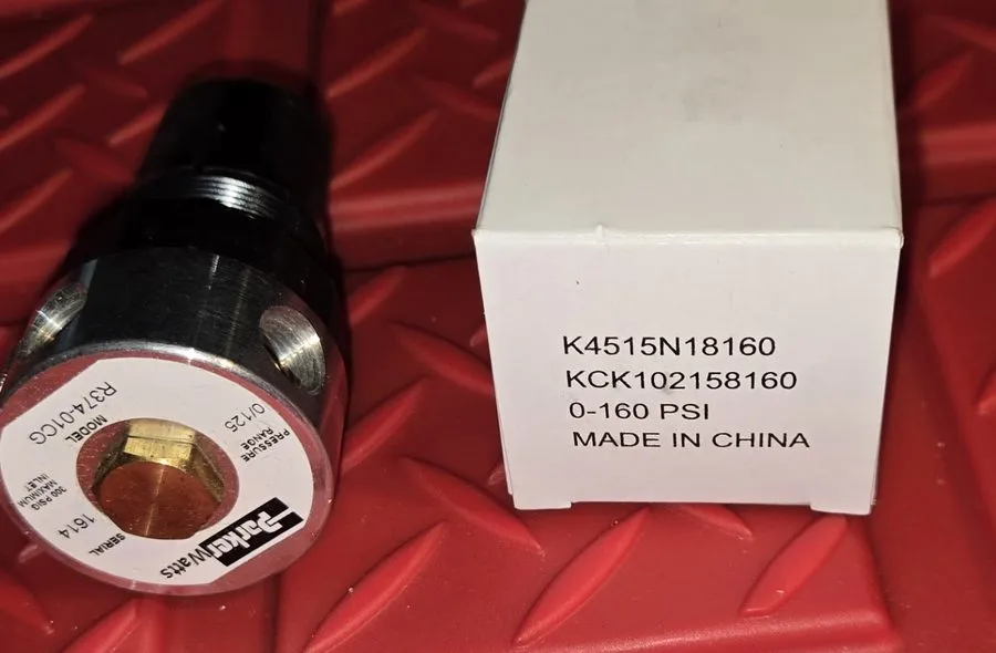 Регулятор давления PARKER R374-01CG PNEUMATIC REGULATOR 4-PORTS 1/8 NPT 0-125 PS — фото лота 1