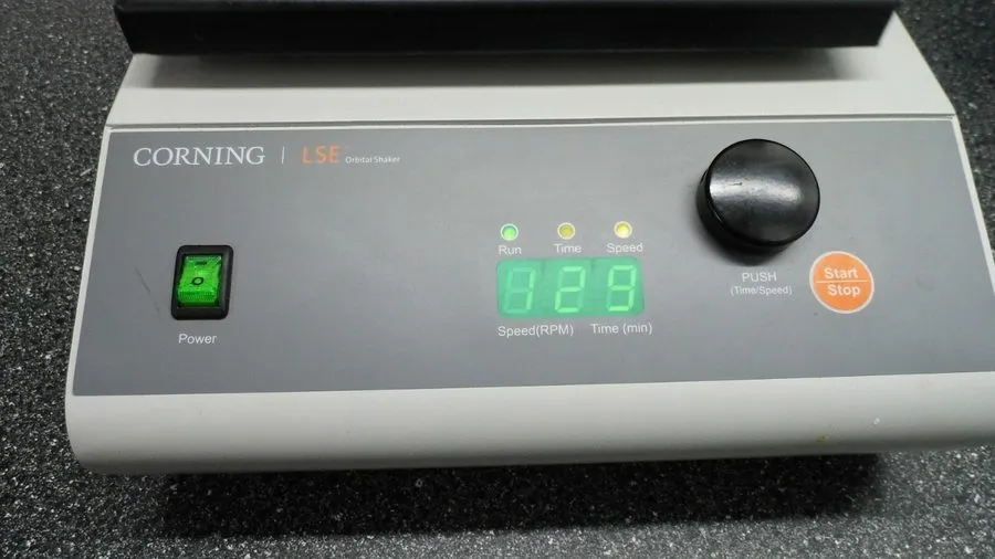 Шейкер Corning LSE S2030-1000-COR Low Speed Digital Orbital Shaker WORKS