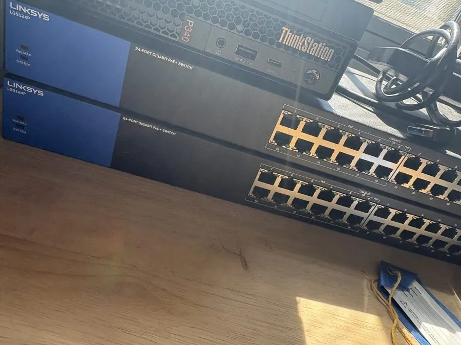 Коммутатор Linksys LGS124P 24-Port Business Gigabit PoE+ Switch Black