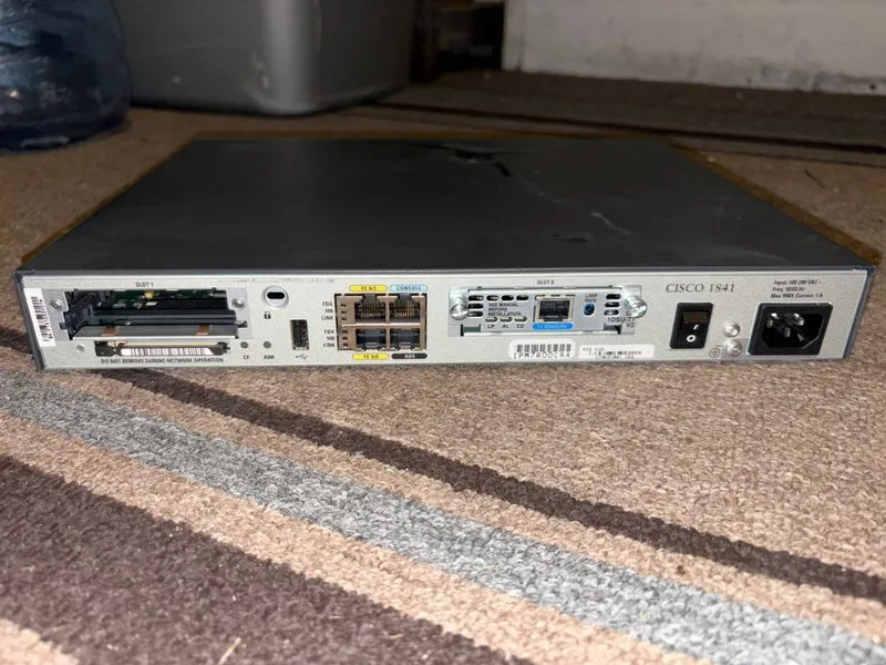 Маршрутизатор Cisco 1841 2-Port 10/100 Wired Router — фото лота 3