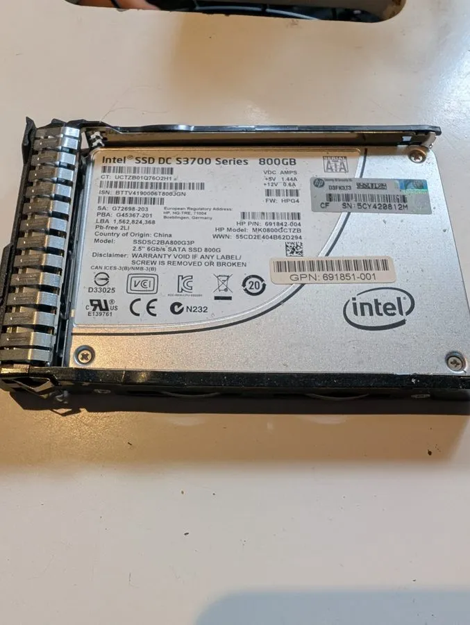 SSD-накопитель HPE 800GB SATA 6Gb/s 2.5" SFF RI SSD 804599-B21 808365-001 Gen8 G