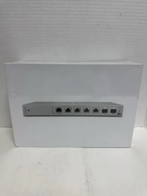 Коммутатор Ubiquiti Networks US-XG-6POE 6 Port Rack Mountable Switch Sealed