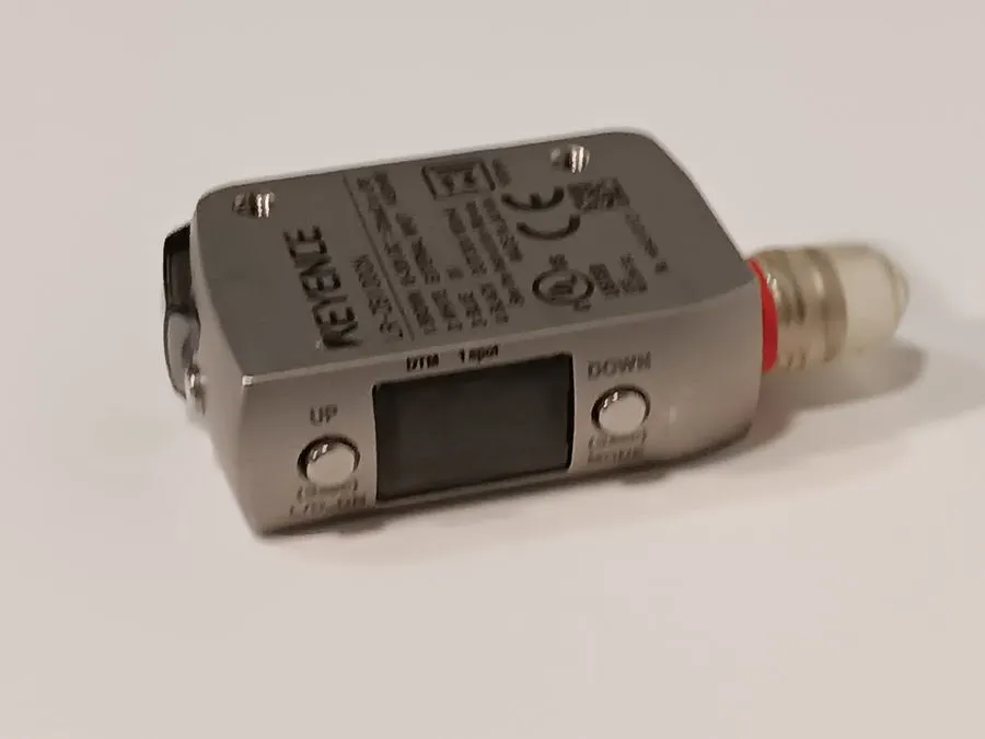 Датчик KEYENCE LR-ZB100CN Laser Sensor.