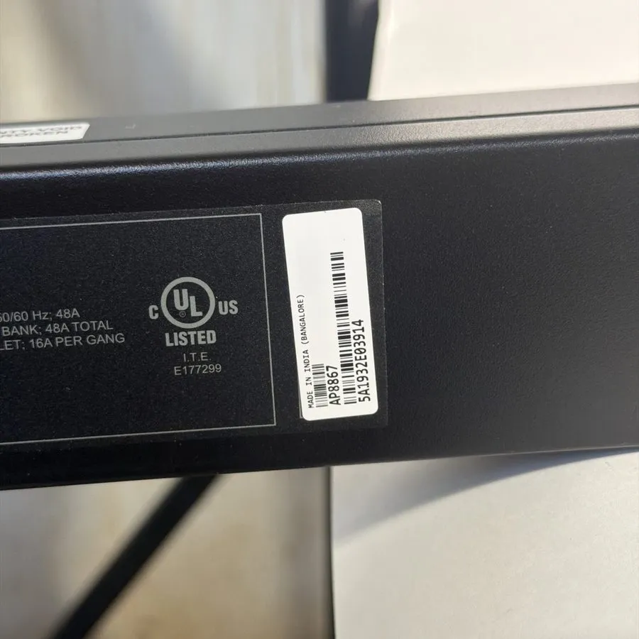 Блок розеток PDU APC AP8867 APC NetShelter Metered Rack PDU, 0U, 17.3kW, 208V, 3 — фото лота 1