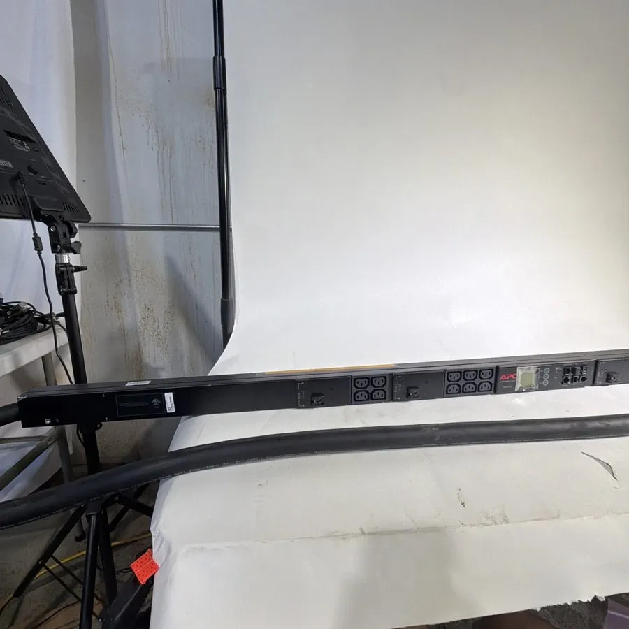 Блок розеток PDU APC AP8867 APC NetShelter Metered Rack PDU, 0U, 17.3kW, 208V, 3 — фото лота 2