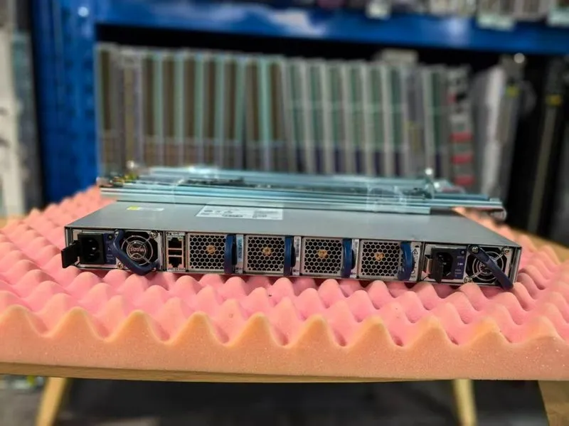 Коммутатор Arista DCS-7280SR-48C6-R 48x SFP+ 10Gb 6x QSFP28 100Gb Ethernet Switc — фото лота 2