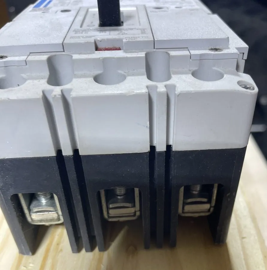 Автоматический выключатель Eaton PDG23M0070TFFL Circuit Breaker PDG2, 3P 70A 600