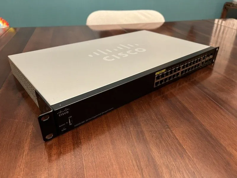 Коммутатор Cisco SG350-28P-K9 28-Port Gigabit PoE Managed Switch