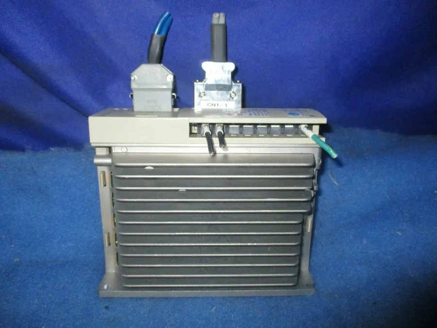 Сервопривод YASKAWA SGD-04AN Servopack AC200-230V 50/60Hz 400W