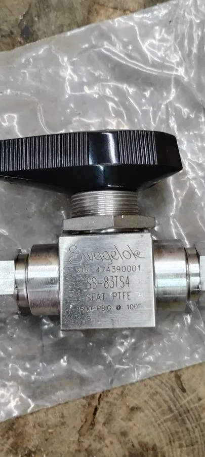 Клапан WHITEY/SWAGELOK BALL VALVE 1/4" COMP, SS-83TS4, #128R16 — фото лота 1