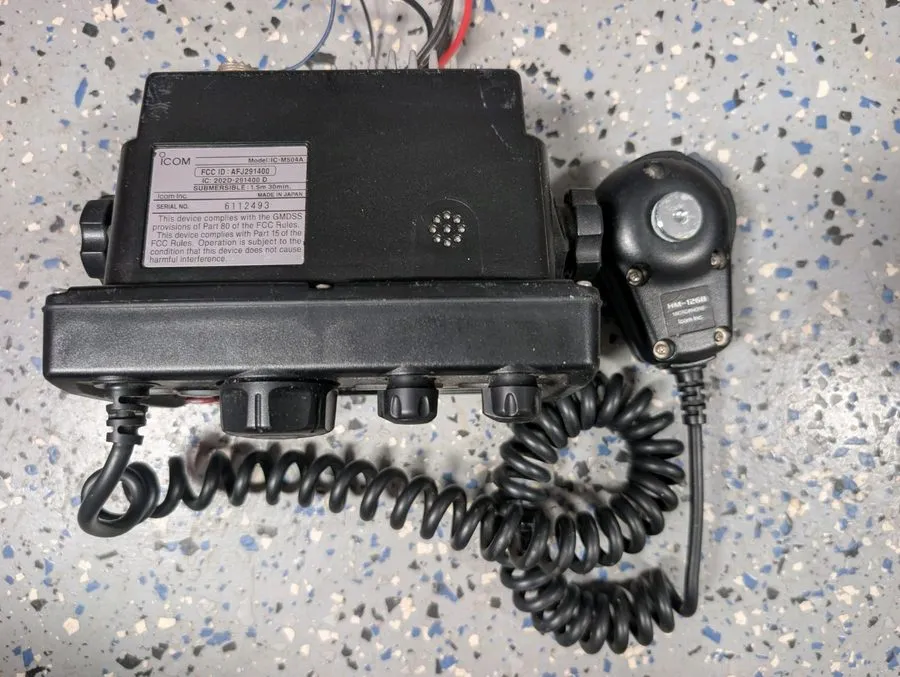 Радиостанция Icom IC-M504 Marine VHF Radio With Attached HM-126B Fist Mic