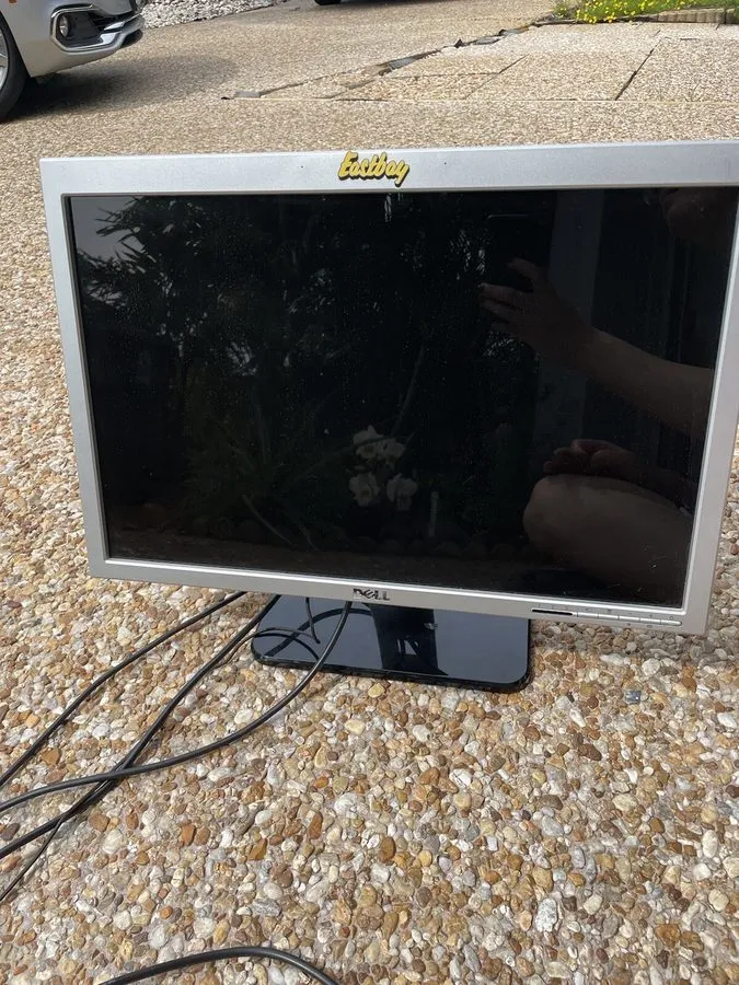 Монитор DELL ULTRASHARP 2208WFPt 22" LCD Monitor w/4-Port USB Hub DVI VGA