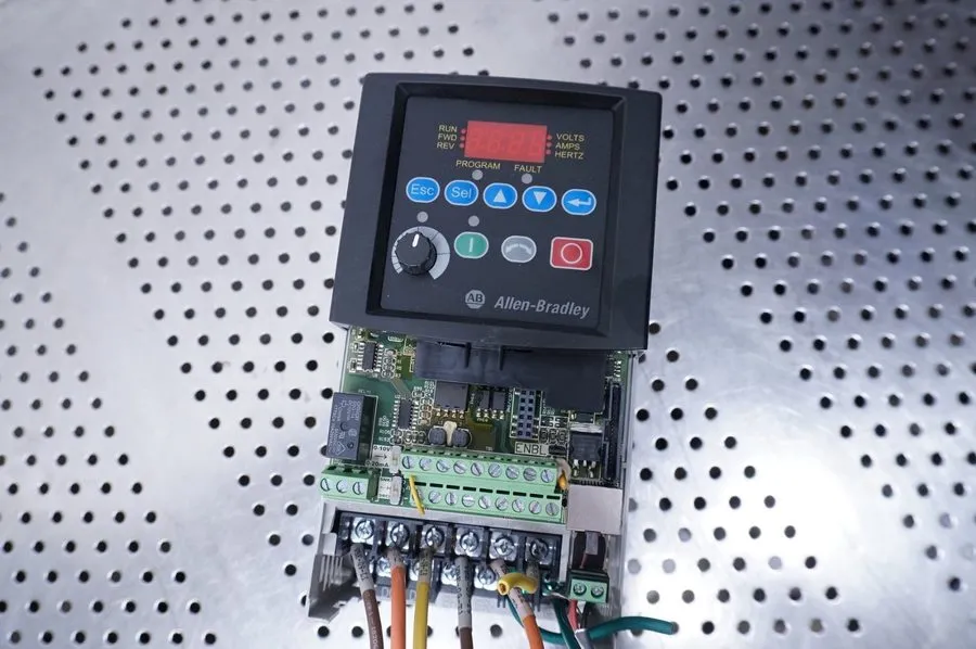 Частотный преобразователь 22B-D010N104