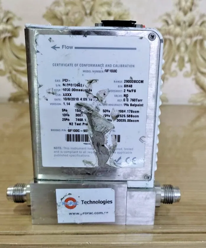 Контроллер BROOKS INSTRUMENT GF100C MASS FLOW CONTROLLER, N2,10SCCM,BROOKS PN:GF — фото лота 2