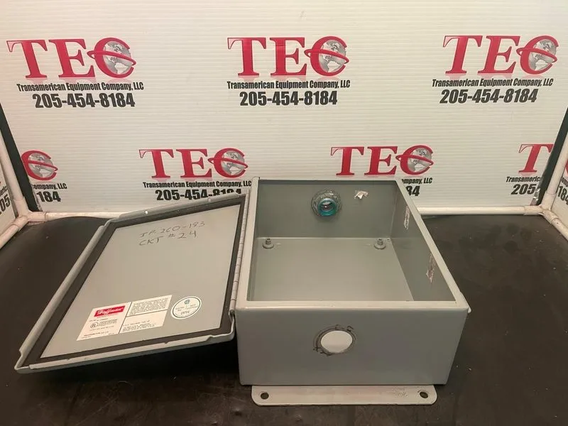 Монтажный шкаф Hoffman A1008CH Continuous Hinge Enclosure Type 12,13