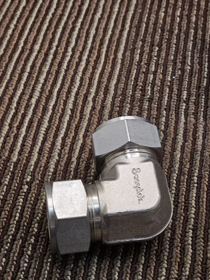 Фитинг Swagelok SS-1610-9 Stainless Steel Tube Fitting Union Elbow, 1 Inch