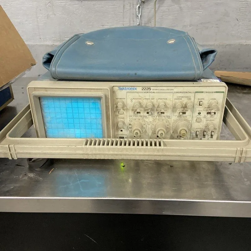 Осциллограф Tektronix 2225 50 MHz 2 Channel Analog Oscilloscope