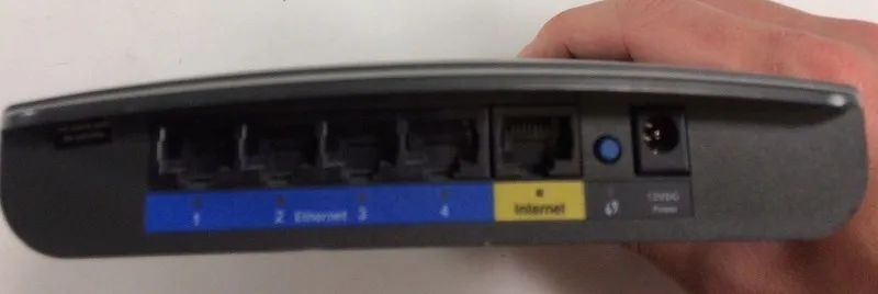 Маршрутизатор Linksys E900 300 Mbps 4-Port 10/100 Wireless N Router (E900-NP)