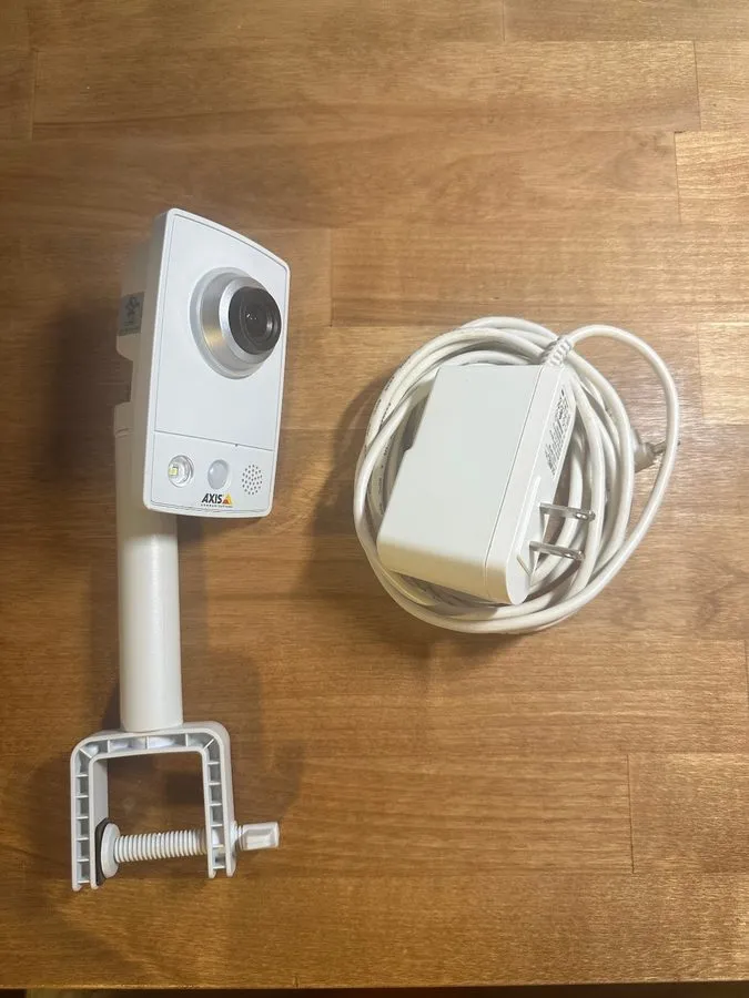 Камера AXIS Communications M1034-W 0522-004 Wireless Network Camera Open — фото лота 1