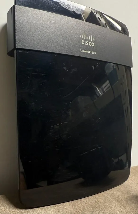 Маршрутизатор Cisco Linksys E1200 Wireless-N N300 Router 2.4GHz WiFi 4-Port