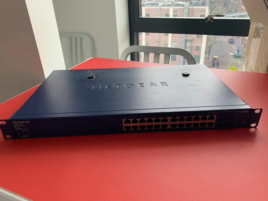 Коммутатор NETGEAR Prosafe GS724TP v2 24 Port Gigabit Managed Switch with PoE