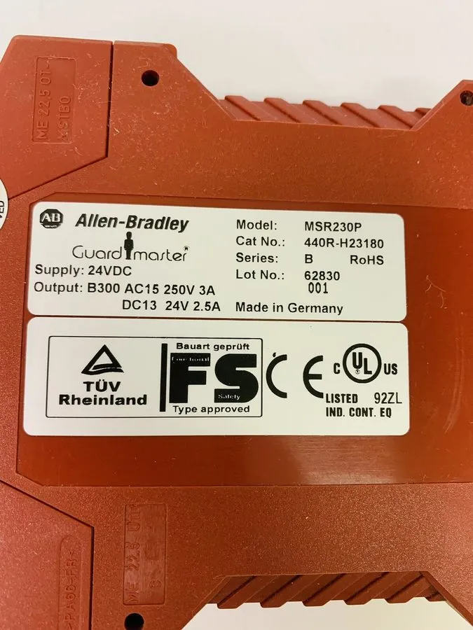 Реле безопасности Allen Bradley 440R-H23180 /B MSR230P Safety Relay 24VDC 2W 3A