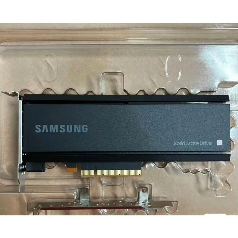 SSD-накопитель Samsung PM1735 1.6TB SSD PCIe 4.0 NVMe HHHL MZPLJ1T6HBJR-00007C M