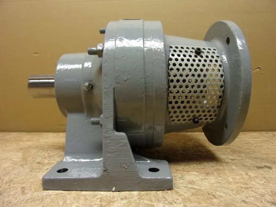 Робот Lenze XJG 211- 13 / I1 / I=13:1, Vertical cycloidal gear reducer (VHAJT000 — фото лота 1