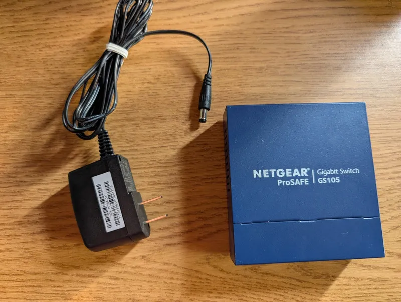 Коммутатор NETGEAR PROSAFE 5-PORT GIGABIT DESKTOP SWITCH MODEL No GS105