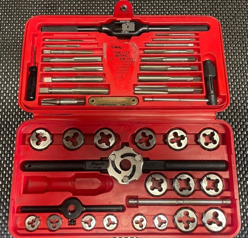 Режущий инструмент SNAP-ON METRIC TAP AND DIE SET #TDM117A (MISSING 1 TAP)