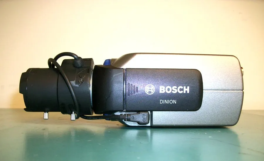Камера x Bosch VBN-5085-C21 AN 5000 960H Indoor WDR Box Analog Camera No Lens