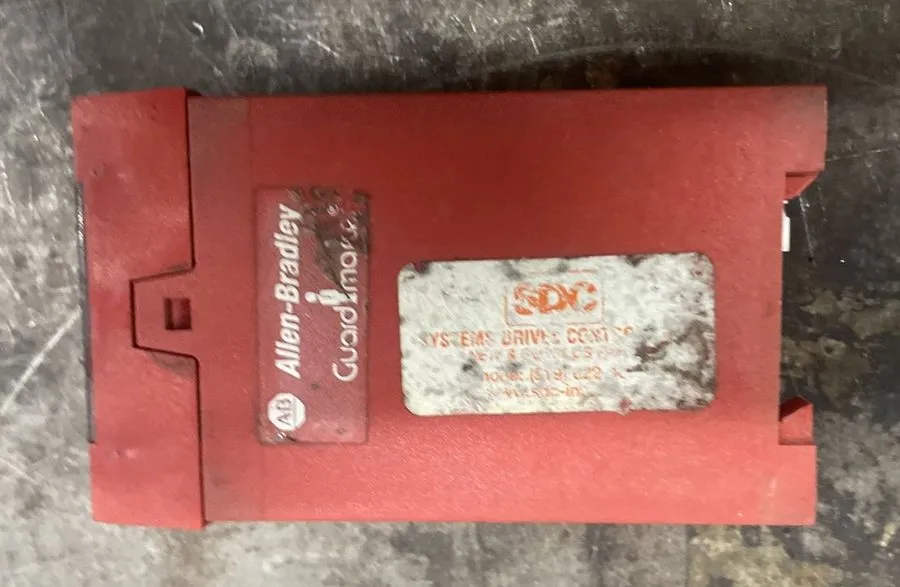 Реле безопасности ALLEN BRADLEY 440R-C23018 /A SAFETY RELAY UNIT 110VAC