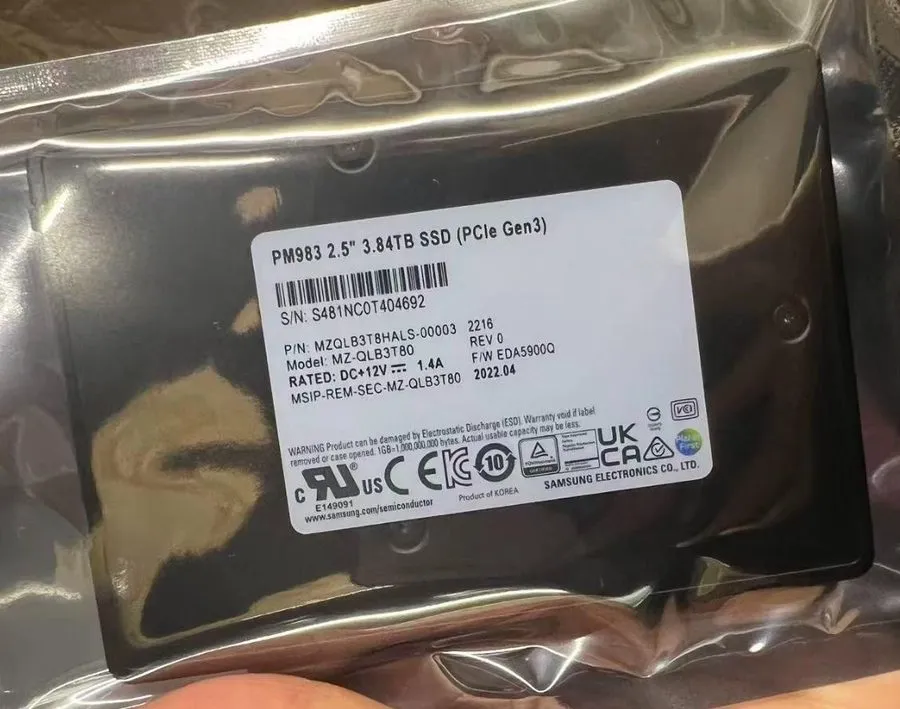 SSD-накопитель Samsung PM983 MZ-QLB3T80 3.84TB NVMe MLC Mixed Use PCIe 3.0 x4 U.