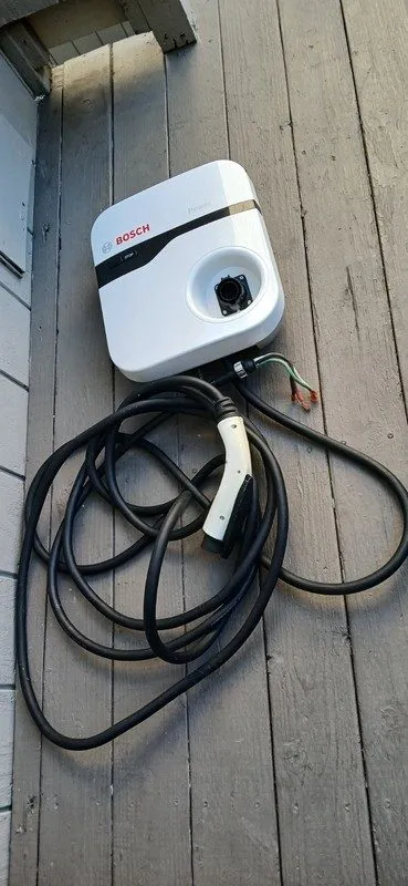 Аккумулятор Bosch Model AWU70217BEN-B Charging Station Level-2 EV Vehicle Charge